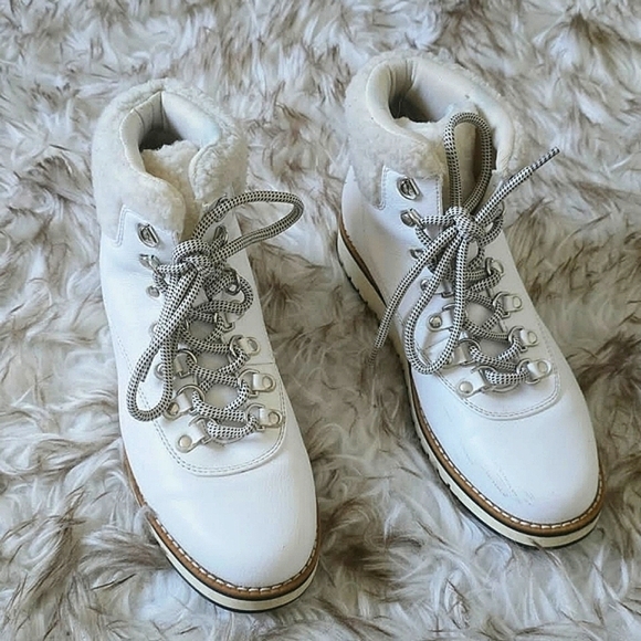 White Mountain Shoes - WHITE MOUNTAIN Cozy Women’s Ankle Winter Boot Size 8M 🌴